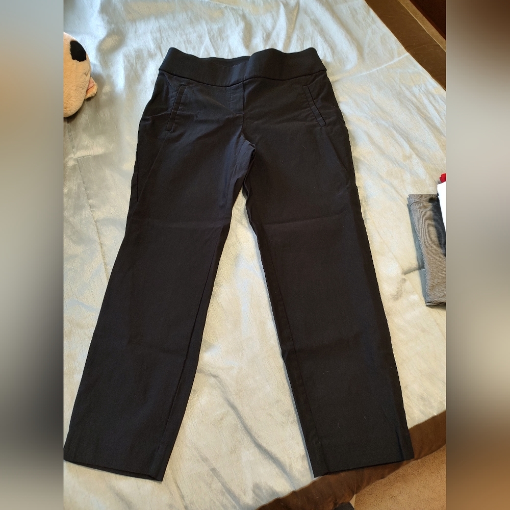 Apt 9 Black Capri pants